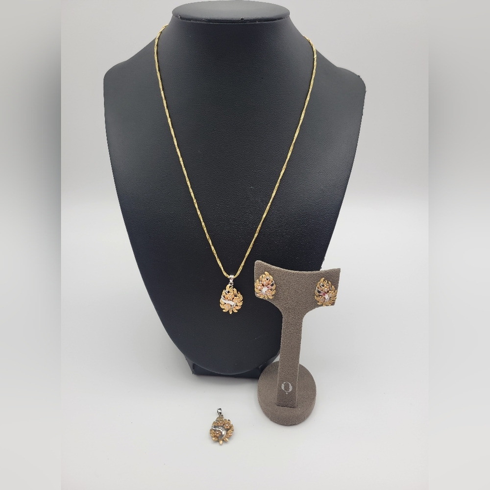 Vintage Gold Tone JR Leaf Necklace Pendant and earring set